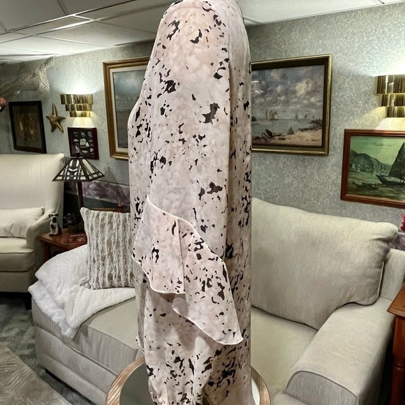 H by HALSTON Size M Speckled Chiffon Ruffled Asymmetrical Blouse Ivory Tan Black - Picture 5 of 12